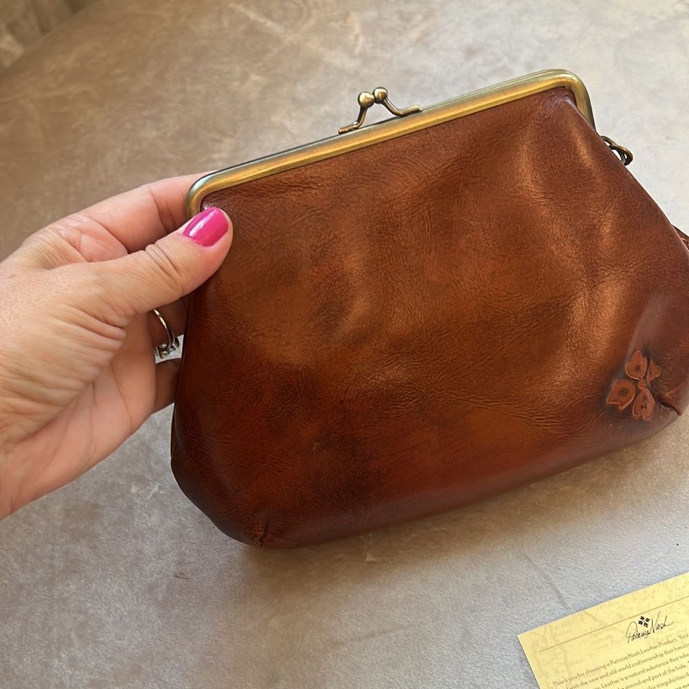 Like New!!! Patricia Nash Leather Snap Wristlet with Registration Card - Picture 4 of 12